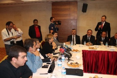 Akil İnsanlar Heyeti’nin toplantısını İşçi Partililer sabote etmeye kalktı