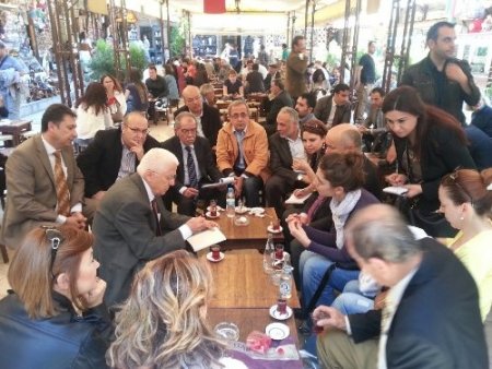 Âkil İnsanlar İzmirlileri dinliyor