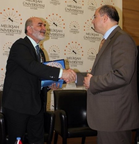 Akil İnsanlardan ‘maaş alıyorlar’ iddiasına sert tepki