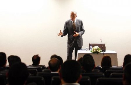 Akın Öngör'den Bankacılık Sektörüne Övgü