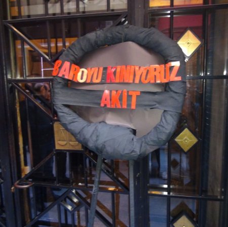 Akit çalışanları İstanbul Barosu'nu protesto etti