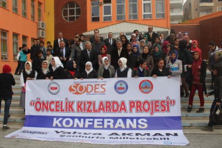 Akman'dan kız çocuklarına okuyun tavsiyesi