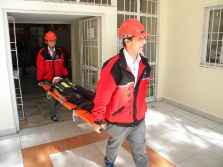 AKMOD, öğretmen ve öğrencilere yangın ve deprem eğitimi verdi