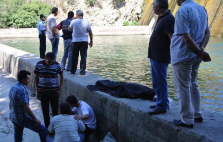 Akraba düğününe gelen çocuk gölette boğuldu