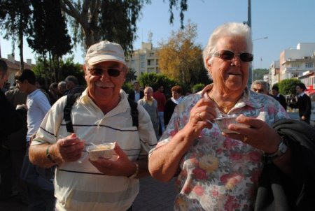 Aksakal: Aşure, ülkeler arası dostluk köprüsü kurulmasına vesile oluyor