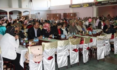 Aksaray Belediyesi annelere özel program düzenledi