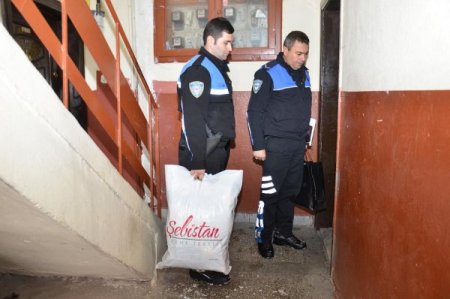 Aksaray Emniyeti'nden muhtaçlara giysi ve kırtasiye yardımı