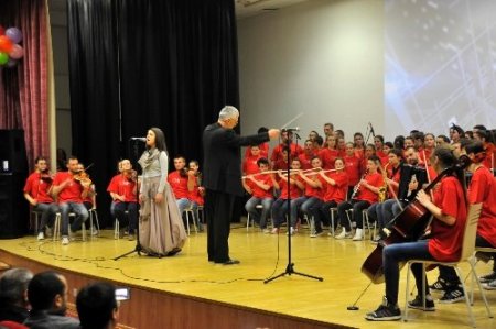 Aksaray heyeti Bosna’ya özel uçakla çıkarma yaptı