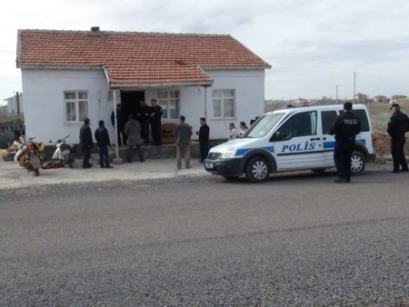 Aksaray'da adres sorma bahanesi ile eve girip yaşlı kadını darp ettiler