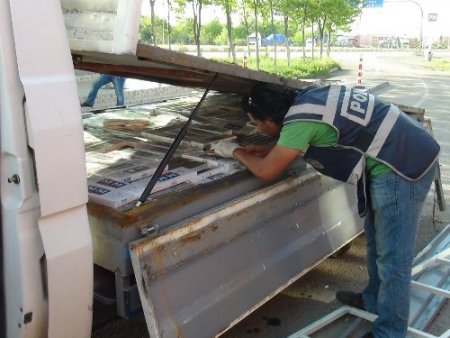 Aksaray’da kamyonet altındaki özel bölmeden kaçak sigara yakalandı