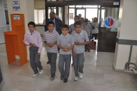 Aksaray'da Okulda Dağıtılan Sütlerden İçen 100 Öğrenci Hastaneye Kaldırıldı