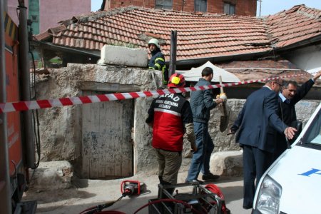 Aksaray’da saatte 65 kilometre hızla esen rüzgar ev yıktı