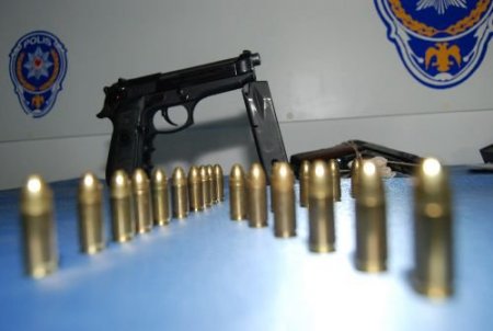 Aksaray'da Silah Kaçakçısı 12 Kişi Yakalandı