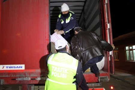 Aksaray’da TIR'dan kaçak sigara çıktı