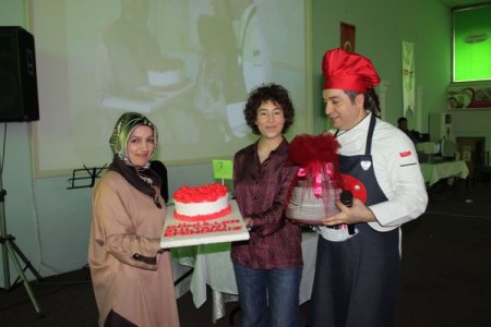 Aksaraylı Hanımlar, yemekteki hünerlerini Oktay Usta'nın beğenisine sundu