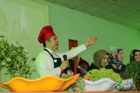 Aksaraylı Hanımlar, yemekteki hünerlerini Oktay Usta'nın beğenisine sundu