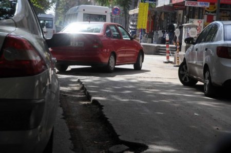 Aksayan Asfalt Çalışmaları, Sürücülere Zor Anlar Yaşatıyor