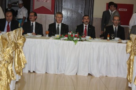 AKSİAD'dan birlik iftarı