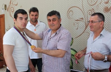 Aksulu güreşçiler Antalya’ya madalyalarla döndü