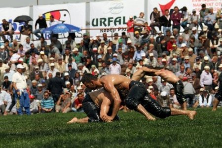 Aksulu güreşçiler Antalya’ya madalyalarla döndü