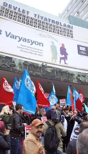 Akün ve Şinasi sahnesinin satışı protesto edildi