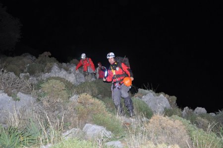 AKUT ekibi 6 saat dağda koyun aradı