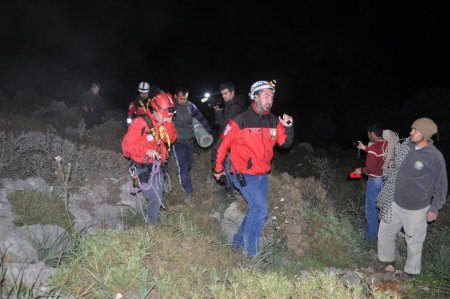 AKUT ekibi 6 saat dağda koyun aradı