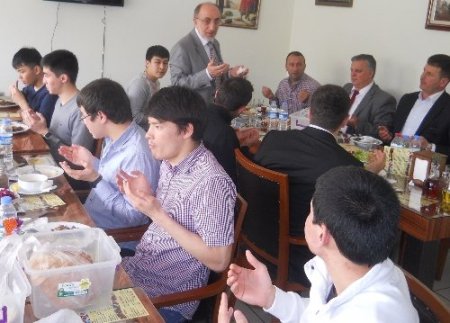 Akyazı Hacı Kemal Erimez Yurdu Kazakistanlı öğrencileri ağırladı