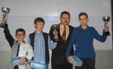 Akyazı Hacı Kemal Erimez Yurdu matematik dahilerini ödüllendirdi