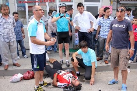 Akyazı'da bisiklet turunda kaza: 2 yaralı