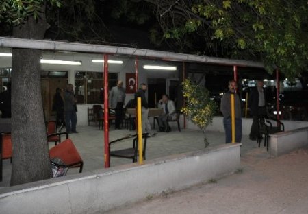 Akyazı'da kahvehaneye ateş açıldı