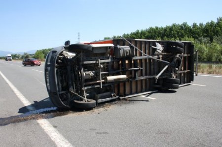 Akyazı'da Trafik Kazası: 4 Yaralı