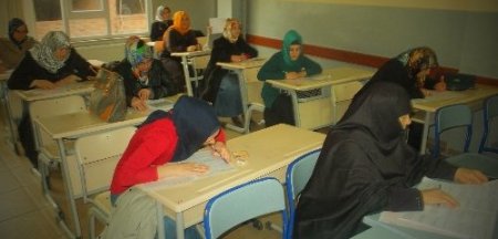 Akyazı’da umre ödüllü kitap okuma yarışması yapıldı