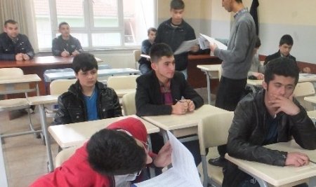 Akyazı’da umre ödüllü kitap okuma yarışması yapıldı