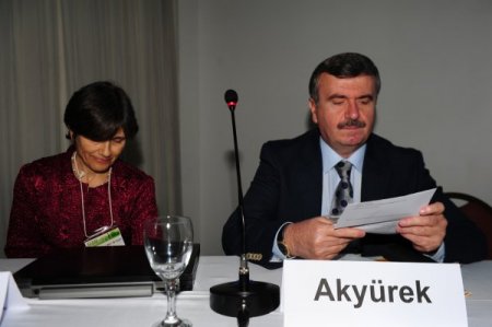 Akyürek, Dünyaya Mevlana'nın Öğütleriyle Barış Çağrısı Yaptı