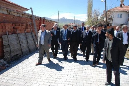 Akyurt’a bağlı köylerin altyapı sorunları gideriliyor