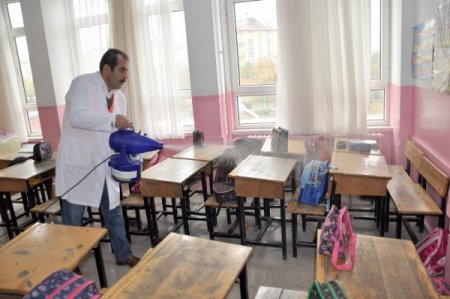 Akyurt'taki okullar ilaçlanıyor