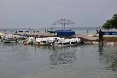 Alabora olan teknedeki cesetlere ulaşıldı