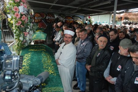 Alabora olan tekneden kurtulan işadamı: 4 saat yüzdük, onlar çıkamadı