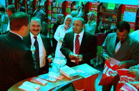 Alaca'da Kitap Fuarı Açıldı