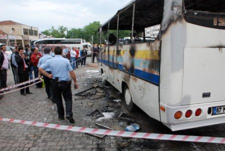 Alacağını Alamadığı Gerekçesiyle Otobüsü Yaktı