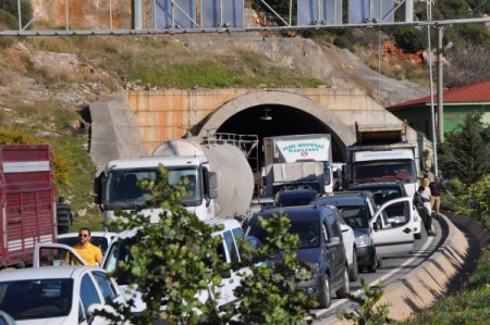 Alanya-Antalya yolu ikinci kez 2B’den trafiğe kapandı