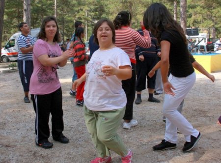 Alanya Belediyesi, engelli vatandaşları piknikte buluşturdu