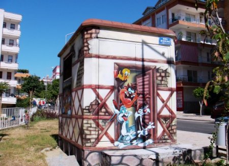 Alanya Belediyesi Elektrik Trafolarına Üç Boyutlu Resimler Yaparak Kenti Süslüyor