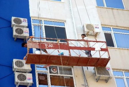 Alanya Emniyet Müdürlüğü Binası Krem-mavi Renge Boyanıyor