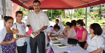 Alanya HEM ücretsiz kitap dağıttı