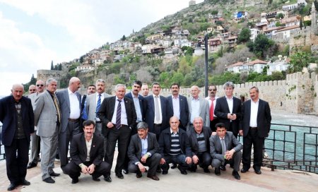 Alanya muhtarları Ercişli meslektaşlarını evlerinde ağırladı