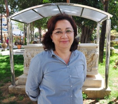 Alanya Müzesi'nin bahçesinde tavus kuşlarından turistlere özel gösteri