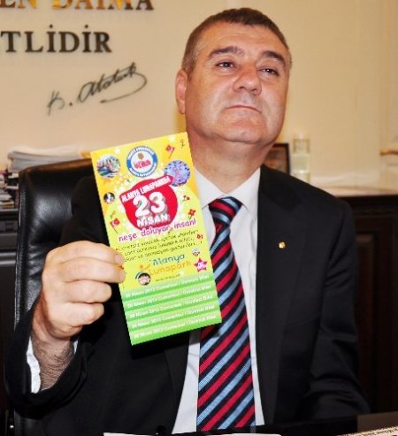 Alanya'da 23 Nisan çocuklarına lunapark hediyesi