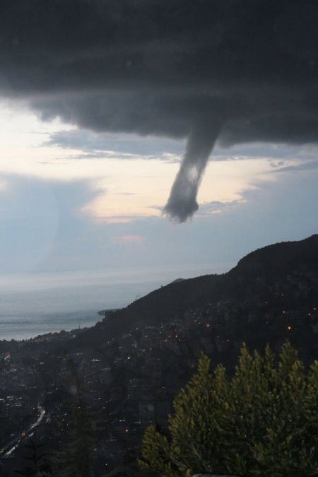 Alanya'da 5 dakikada 8 hortum oluştu